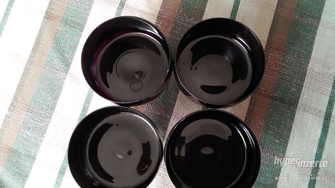 Skleničky na pohár z černého, tenkého skla - foto 3