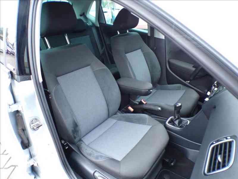 Volkswagen Polo 1,2 TSI-77KW DIGI.KLIMA - foto 13
