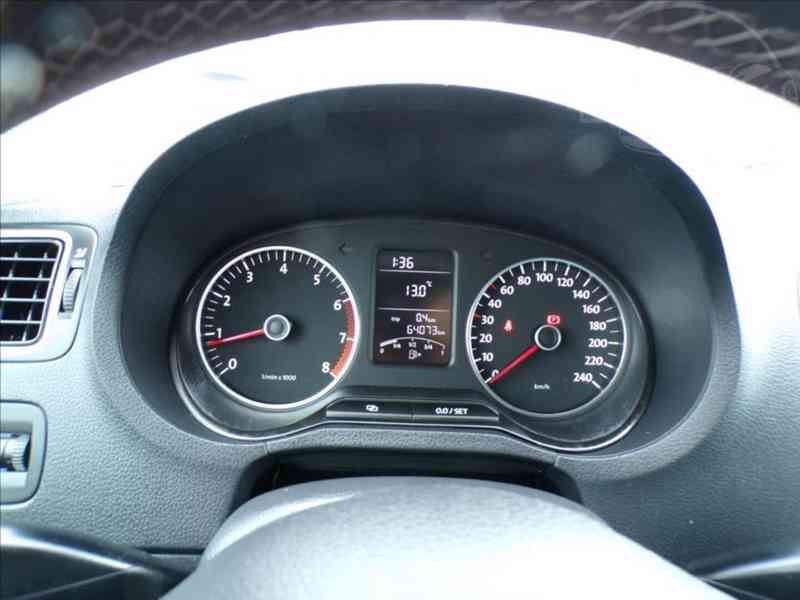 Volkswagen Polo 1,2 TSI-77KW DIGI.KLIMA - foto 6