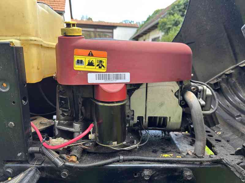 Zahradní traktor Partner Hydro Gear  10,8 kW - foto 8