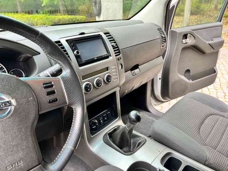 Nissan Pathfinder 2.5dCi 7 míst 128kw - foto 17