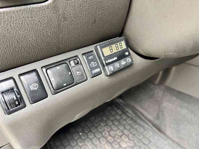 Nissan Pathfinder 2.5dCi 7 míst 128kw - foto 11