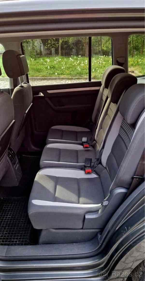 Volkswagen Touran 2,0   LIFE TDI DSG 7/2013 - foto 9
