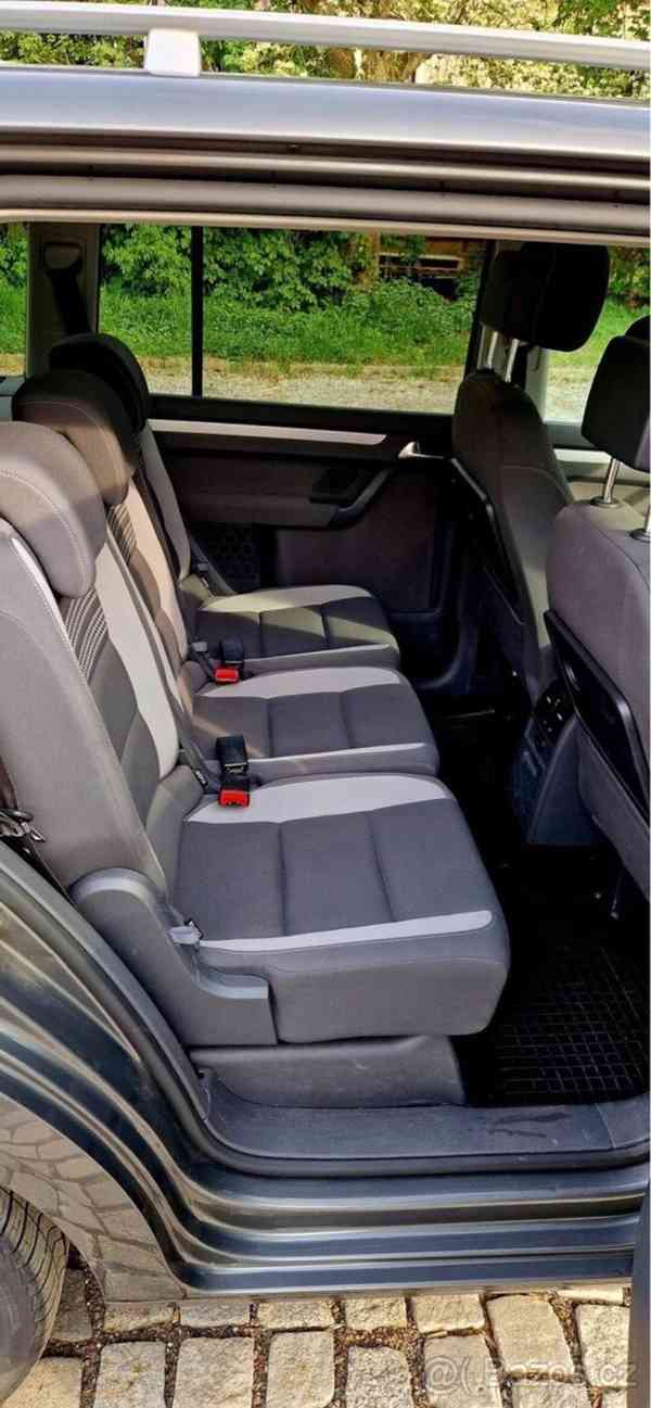 Volkswagen Touran 2,0   LIFE TDI DSG 7/2013 - foto 5