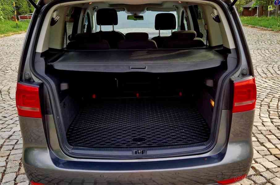 Volkswagen Touran 2,0   LIFE TDI DSG 7/2013 - foto 14