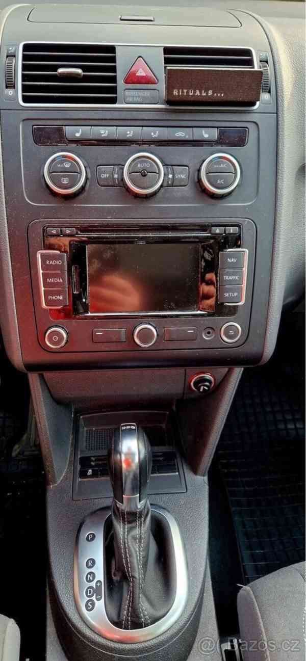 Volkswagen Touran 2,0   LIFE TDI DSG 7/2013 - foto 8