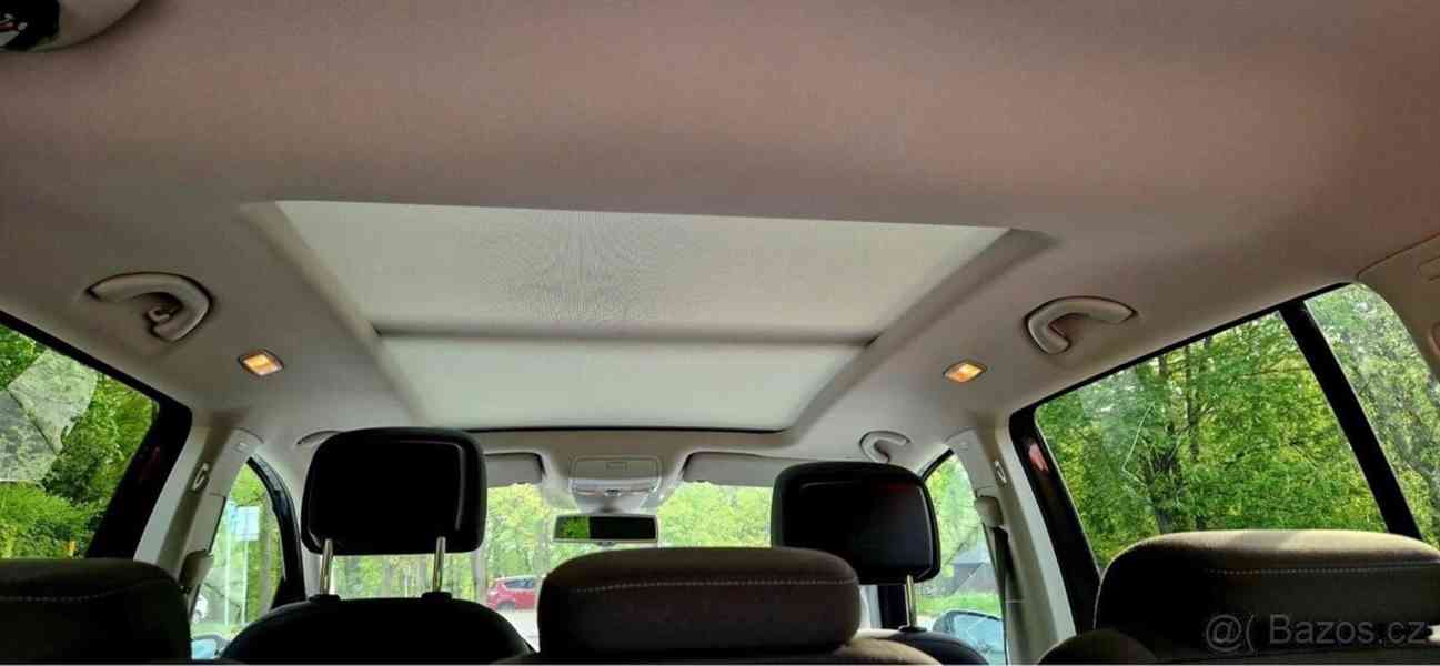 Volkswagen Touran 2,0   LIFE TDI DSG 7/2013 - foto 2