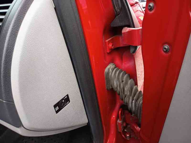 VOLKSWAGEN Transporter 2,0TDI 3-místný - foto 11