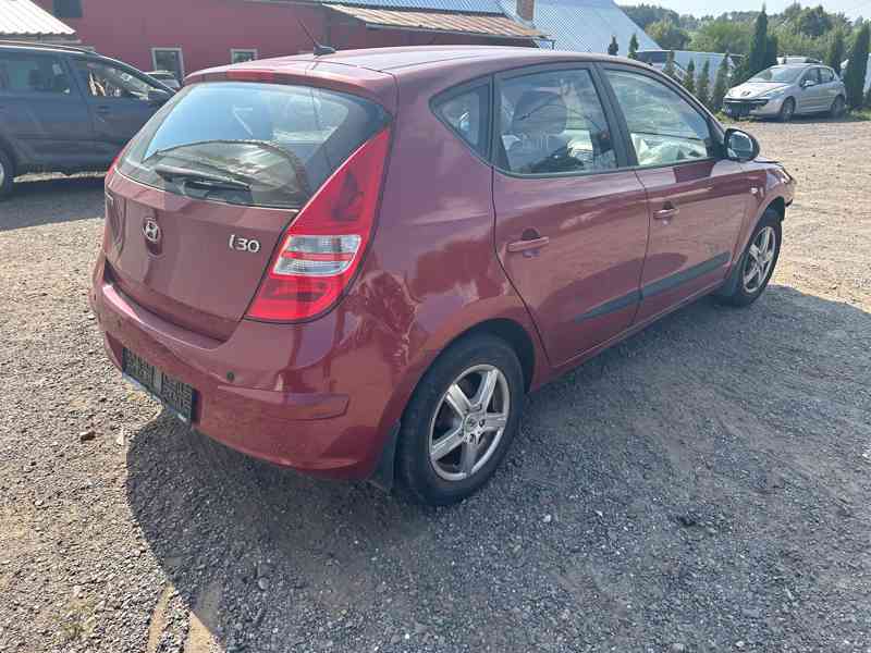 Hyundai i30 1,4 80KW G4FA prodám díly z vozu - foto 3