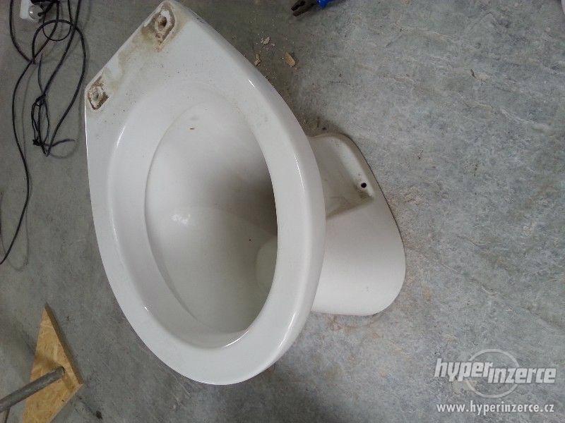 Záchodová mísa - foto 1
