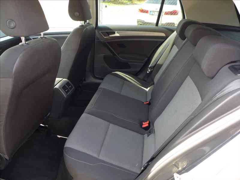 Volkswagen Golf 1,2 TSI HIGHLINE, 1.MAJITEL - foto 6