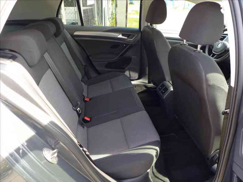 Volkswagen Golf 1,2 TSI HIGHLINE, 1.MAJITEL - foto 9