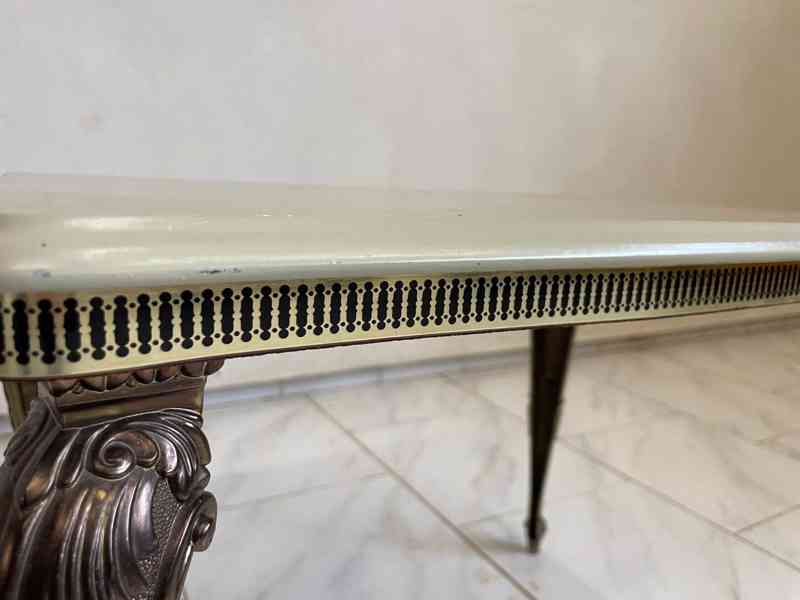 Starožitný mosazný stolek Louis XV. - foto 4