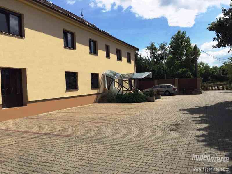 BYTOVÝ DŮM s vnitřním bazénem - foto 1