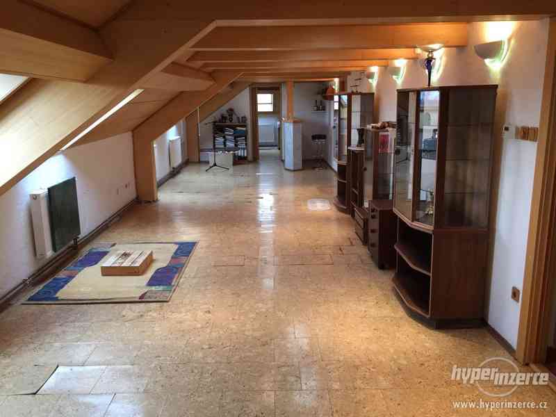 BYTOVÝ DŮM s vnitřním bazénem - foto 9