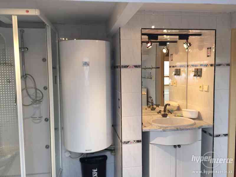 BYTOVÝ DŮM s vnitřním bazénem - foto 10