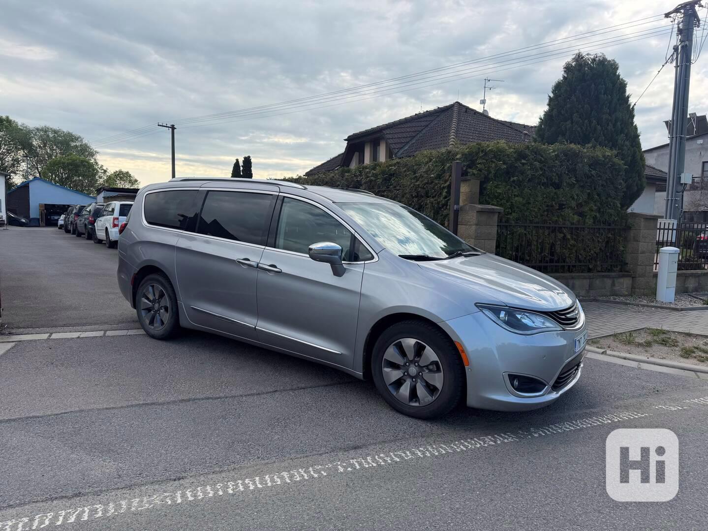 Chrysler Pacifica 3,6 Hybrid Plug in Limited 2019 - foto 1