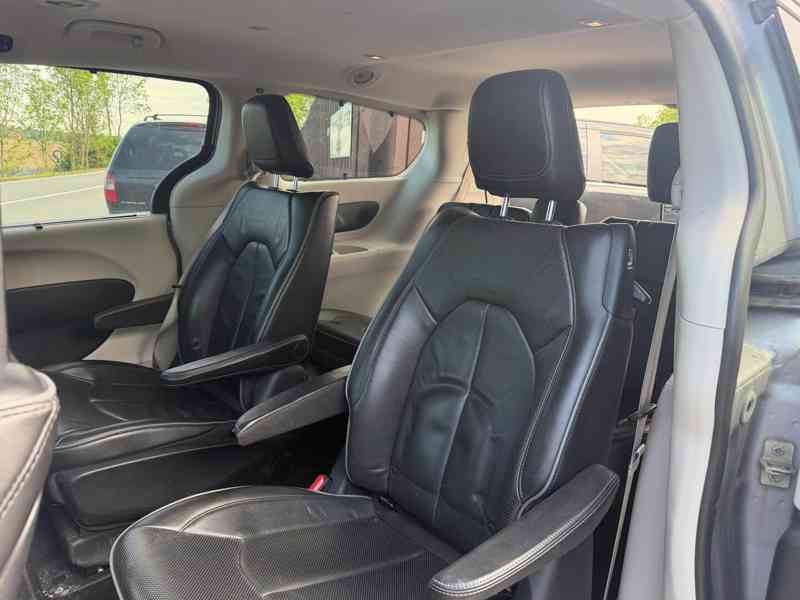 Chrysler Pacifica 3,6 Hybrid Plug in Limited 2019 - foto 8