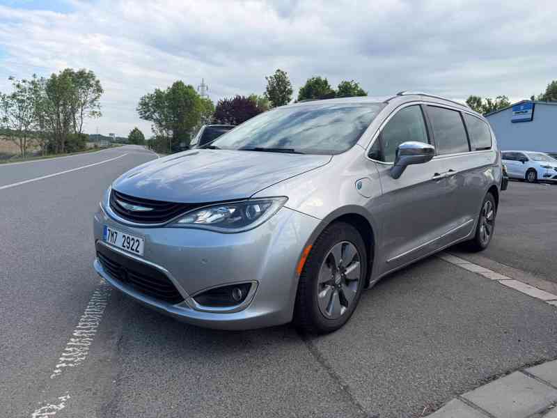Chrysler Pacifica 3,6 Hybrid Plug in Limited 2019 - foto 2