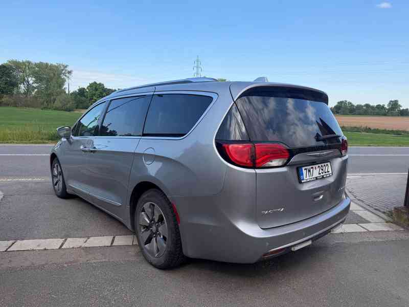 Chrysler Pacifica 3,6 Hybrid Plug in Limited 2019 - foto 3