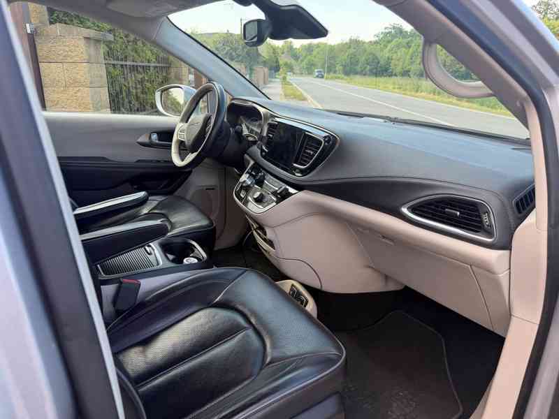 Chrysler Pacifica 3,6 Hybrid Plug in Limited 2019 - foto 13