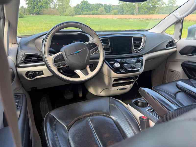 Chrysler Pacifica 3,6 Hybrid Plug in Limited 2019 - foto 10