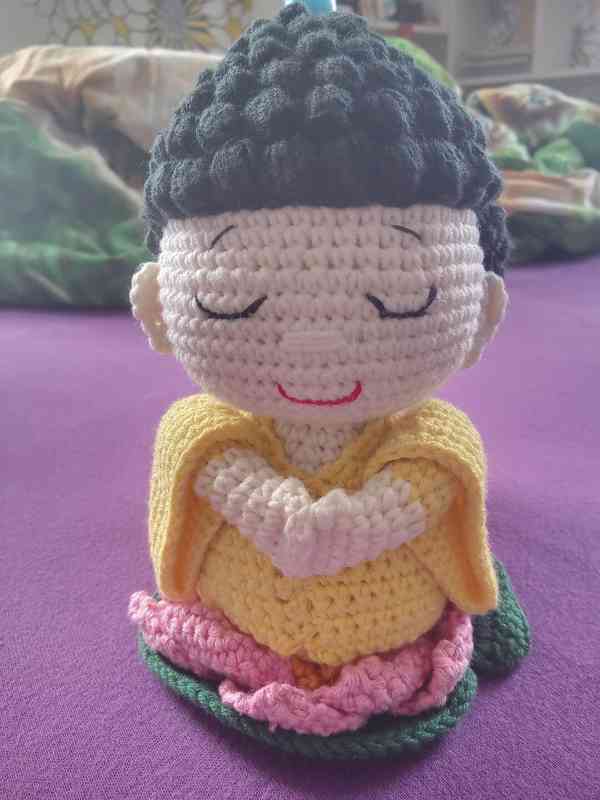 Ručně háčkovaný malý buddha - foto 5