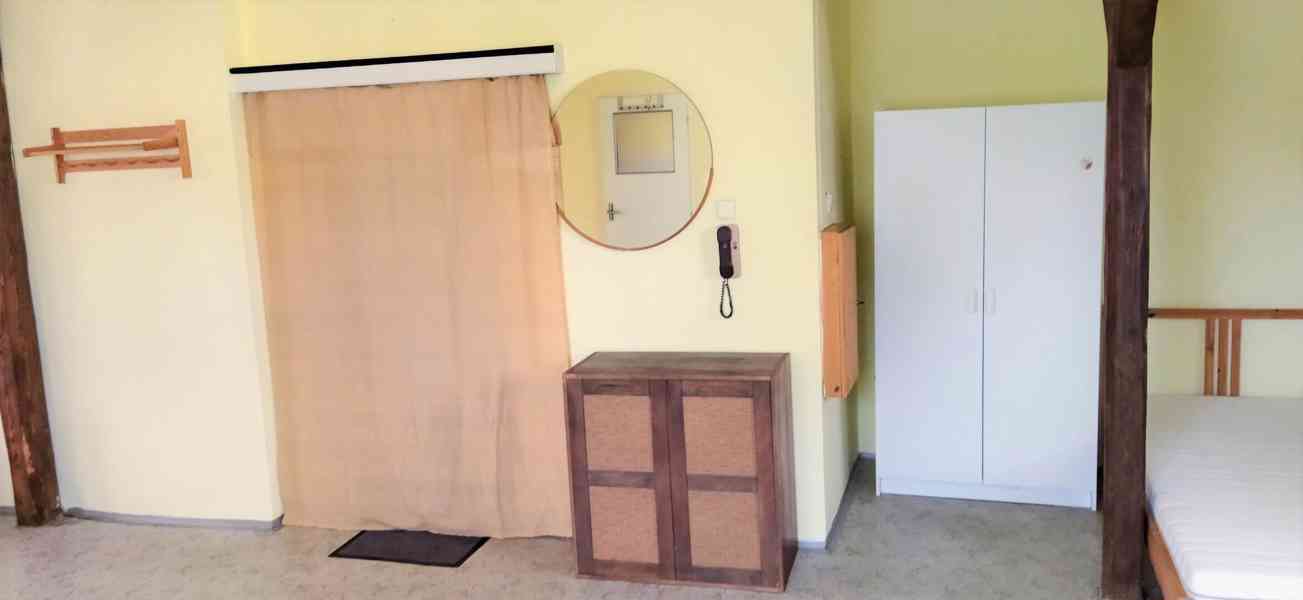 Byt 1+1, 55 m2, pračka, 1-2 mladé osoby (stud./prac.) - foto 6