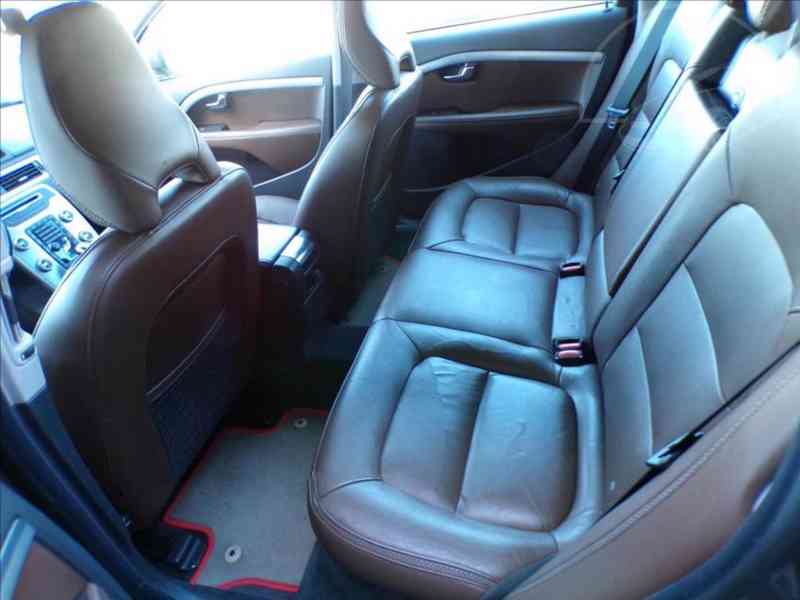 Volvo XC70 2,4 D4 AWD - foto 9