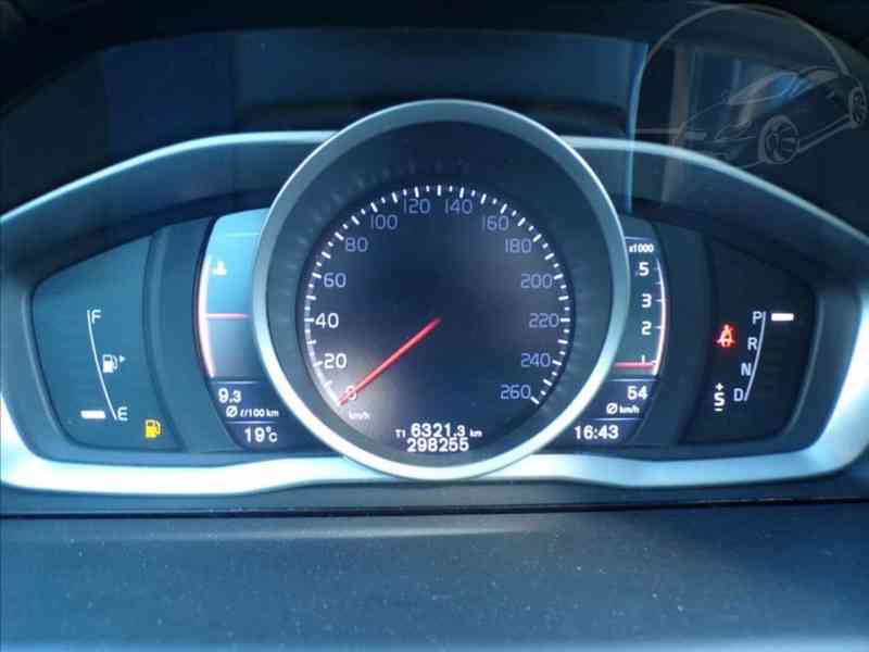 Volvo XC70 2,4 D4 AWD - foto 5