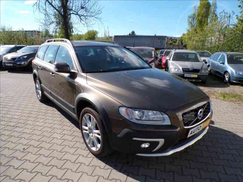 Volvo XC70 2,4 D4 AWD - foto 1