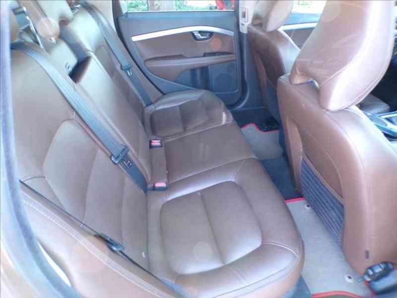 Volvo XC70 2,4 D4 AWD - foto 11