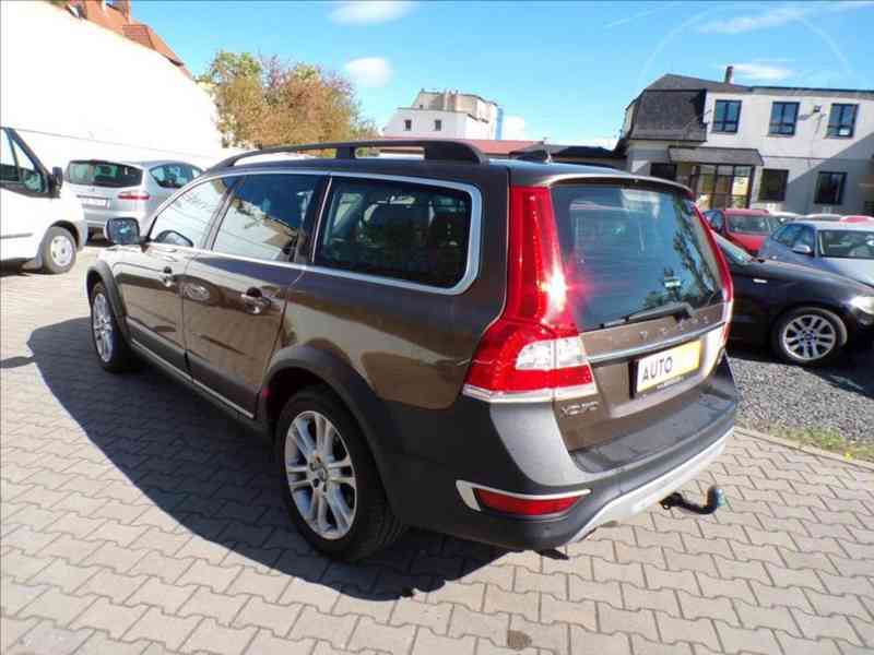 Volvo XC70 2,4 D4 AWD - foto 3