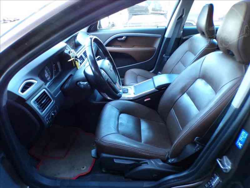 Volvo XC70 2,4 D4 AWD - foto 8