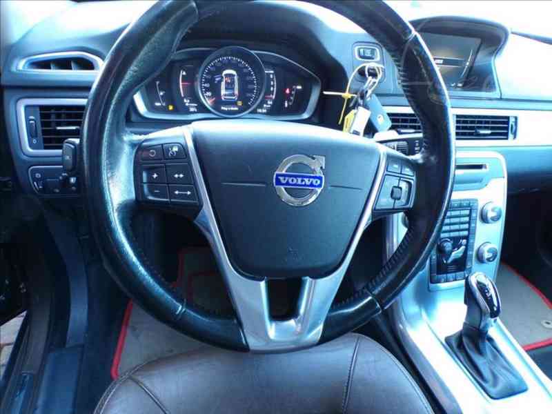 Volvo XC70 2,4 D4 AWD - foto 7