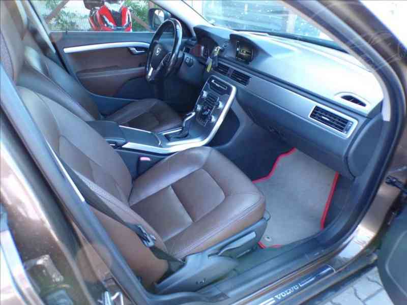 Volvo XC70 2,4 D4 AWD - foto 12