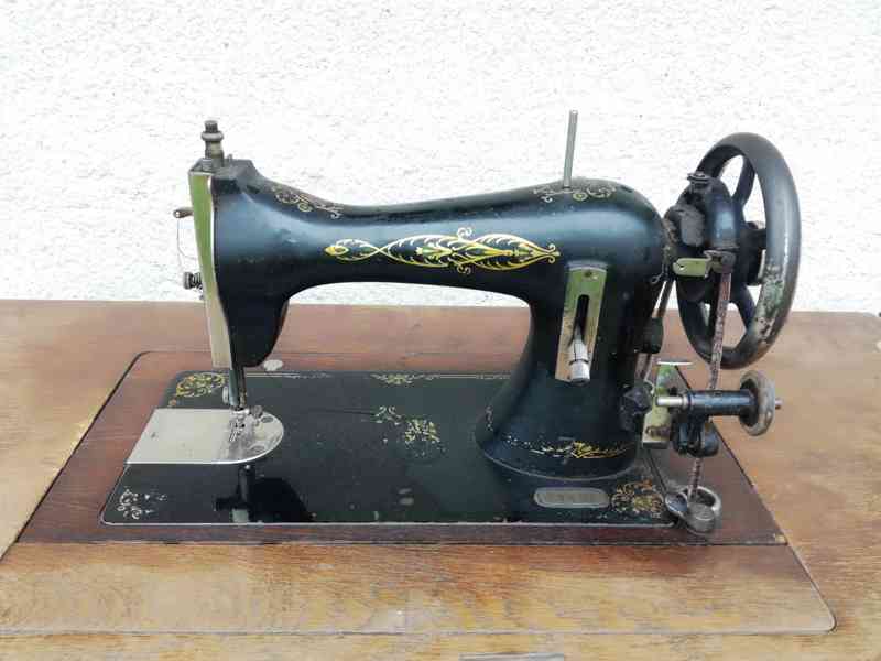Starožitný šlapací šicí stroj Bobbin - foto 4