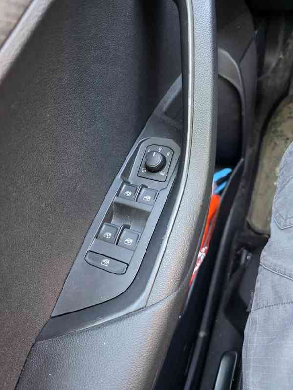 Škoda Karoq 1.5 TSI 110 kW, 2023, 31 436 km - foto 9