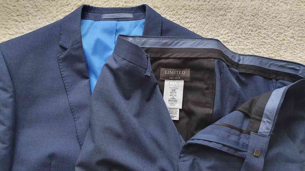 Pánský oblek Marks & Spencer v modročerné barvě