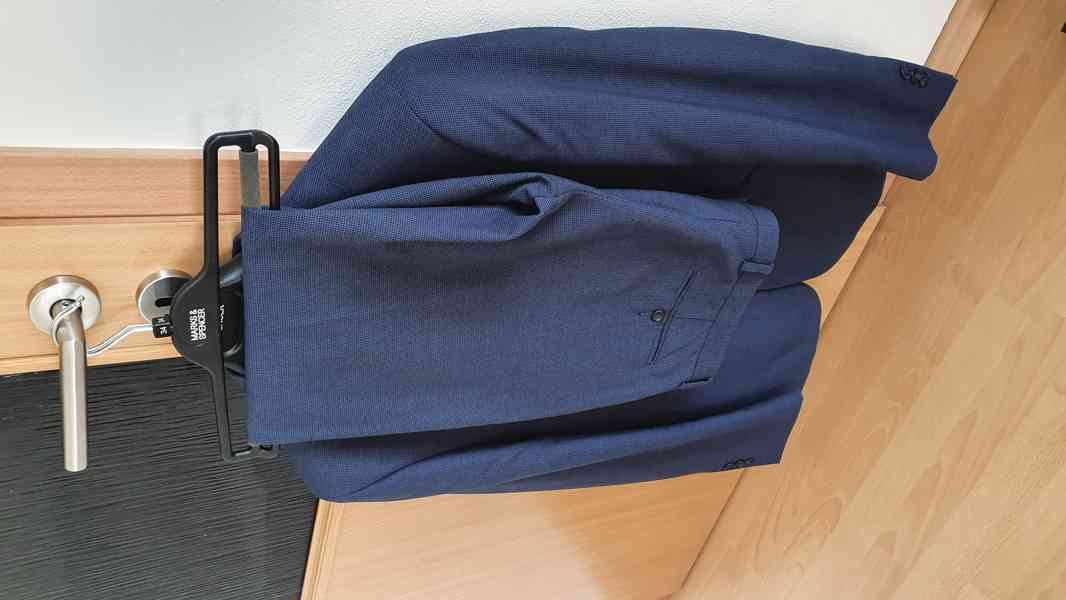Pánský oblek Marks & Spencer v modročerné barvě - foto 8