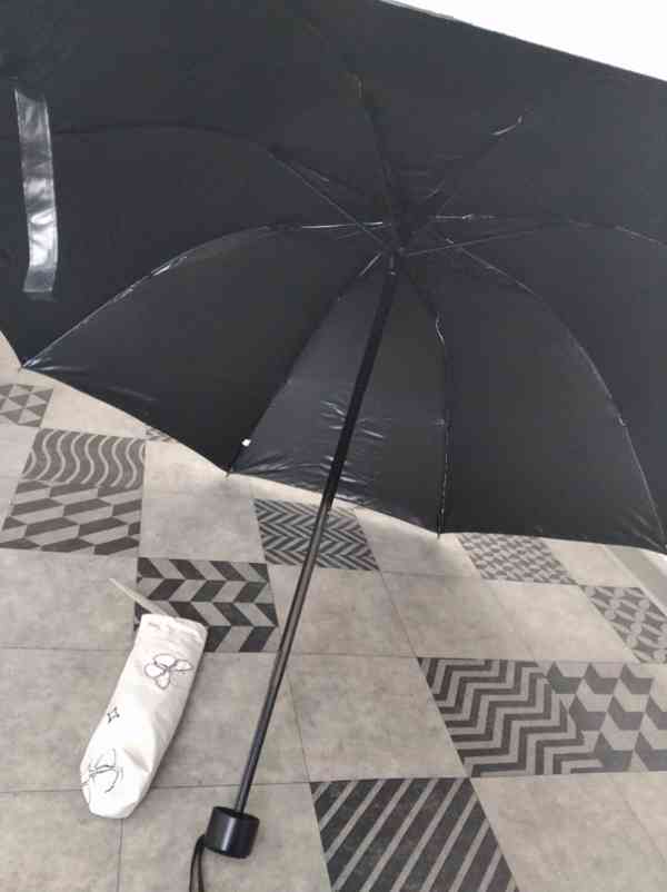 Nový skládací oboustranný deštník BUTTERFLY, obal - foto 4