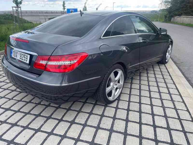 MERCEDES E220CDi - foto 17