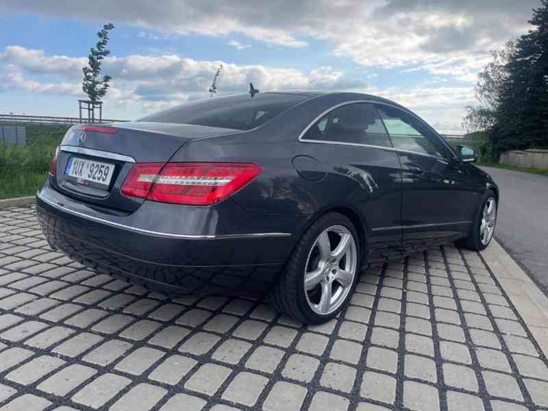 MERCEDES E220CDi - foto 13