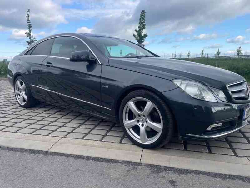 MERCEDES E220CDi - foto 12
