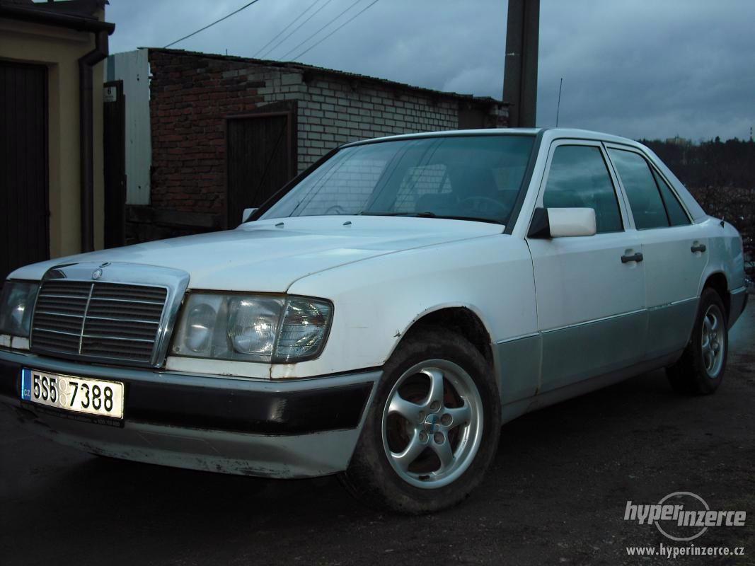 MB W124 E 300D (plasťák) plná výbava - foto 1
