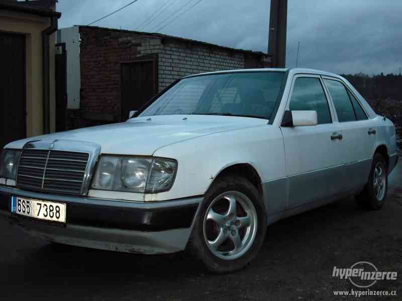 MB W124 E 300D (plasťák) plná výbava - foto 1