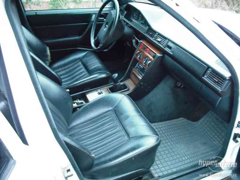 MB W124 E 300D (plasťák) plná výbava - foto 3