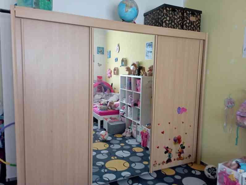Dubová šatní skříň - foto 2