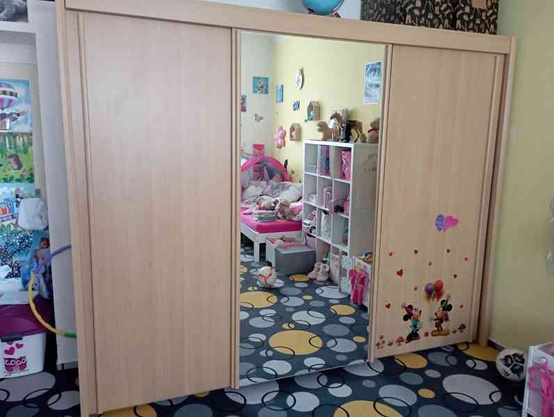 Dubová šatní skříň - foto 3