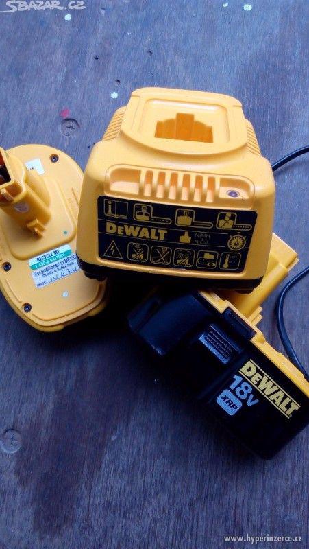 DEWALT AKUNÁŘADÍ KOMBO - vrtačka,mafl,přímočarka,lampa - foto 3
